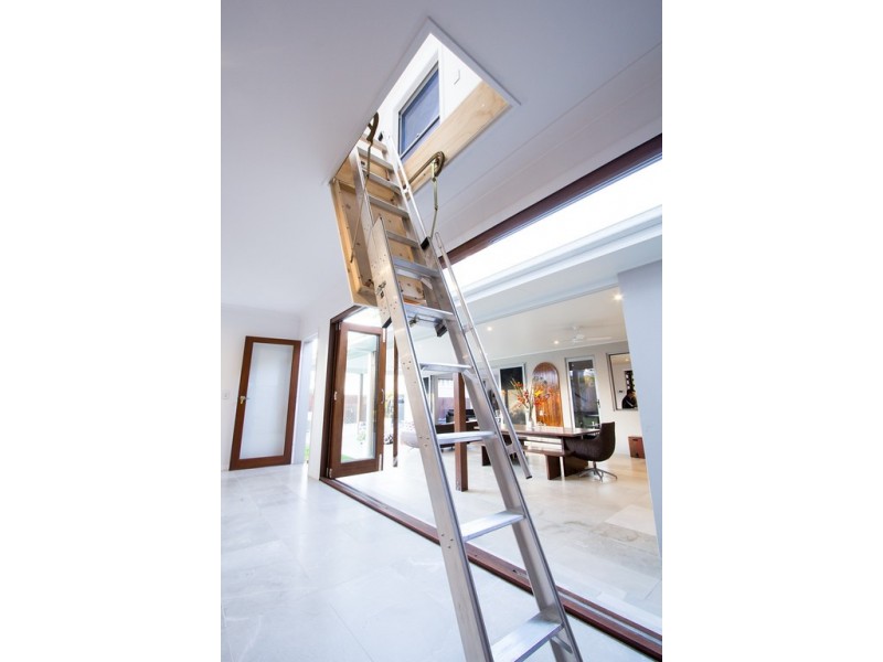 104 Gordon Street, Hawthorne QLD 4171