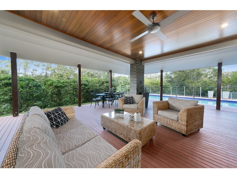 95 Tristania Rd, Chapel Hill QLD 4069