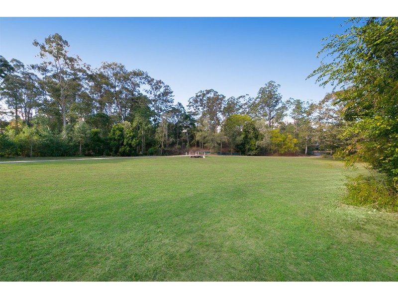 95 Tristania Rd, Chapel Hill QLD 4069