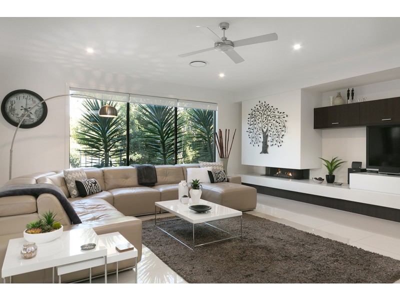 95 Tristania Rd, Chapel Hill QLD 4069