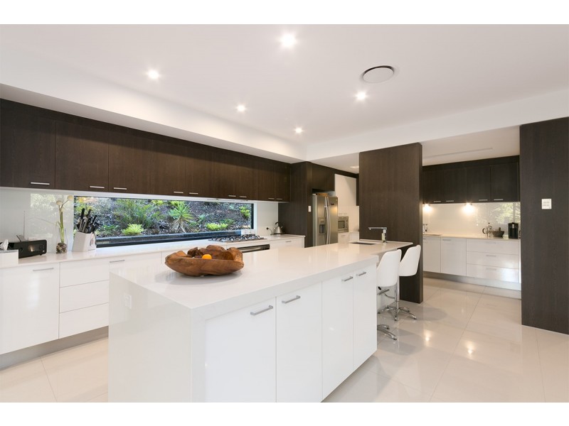 95 Tristania Rd, Chapel Hill QLD 4069