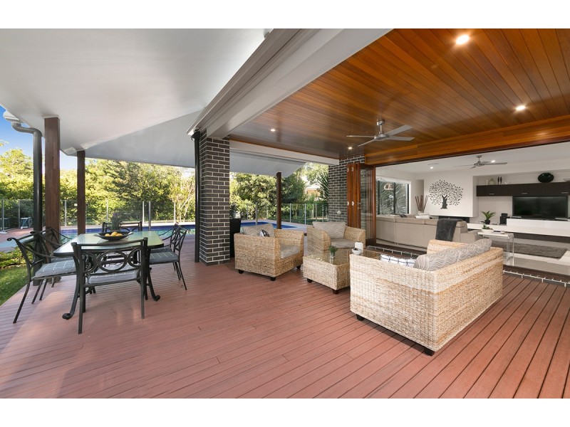 95 Tristania Rd, Chapel Hill QLD 4069