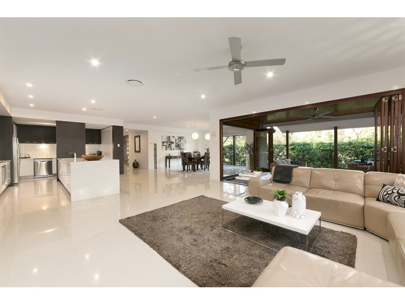 95 Tristania Rd, Chapel Hill QLD 4069