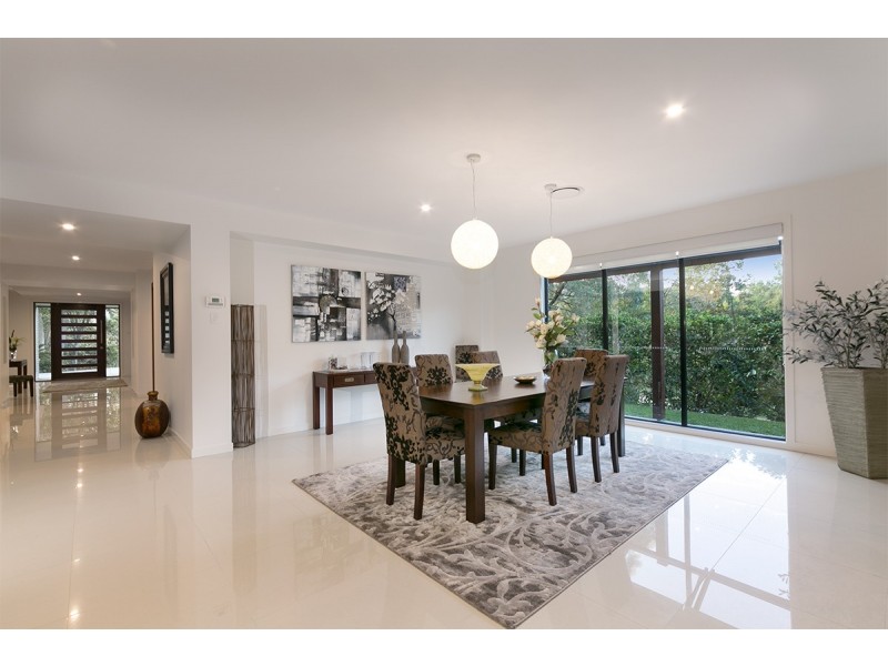 95 Tristania Rd, Chapel Hill QLD 4069