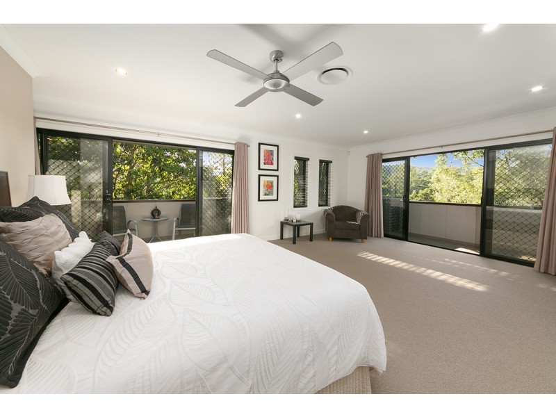 95 Tristania Rd, Chapel Hill QLD 4069