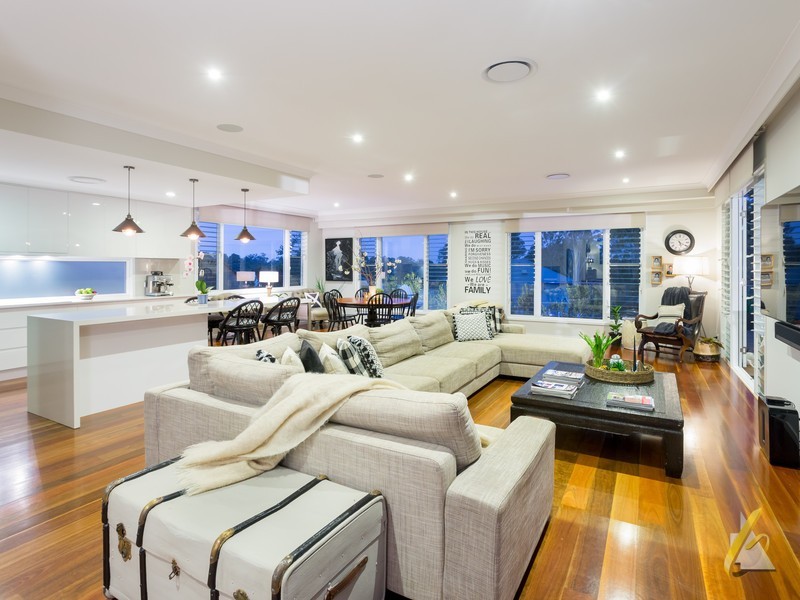 44 Ruth Miller Close, Fig Tree Pocket QLD 4069