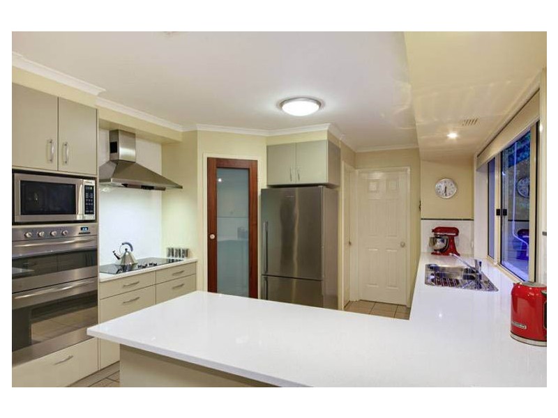 11 Martens Place, Brookfield QLD 4069