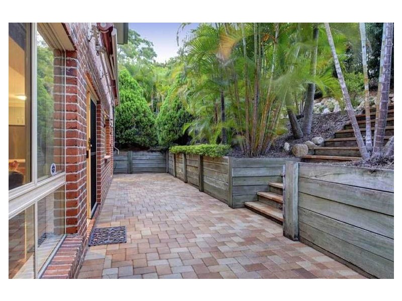 11 Martens Place, Brookfield QLD 4069