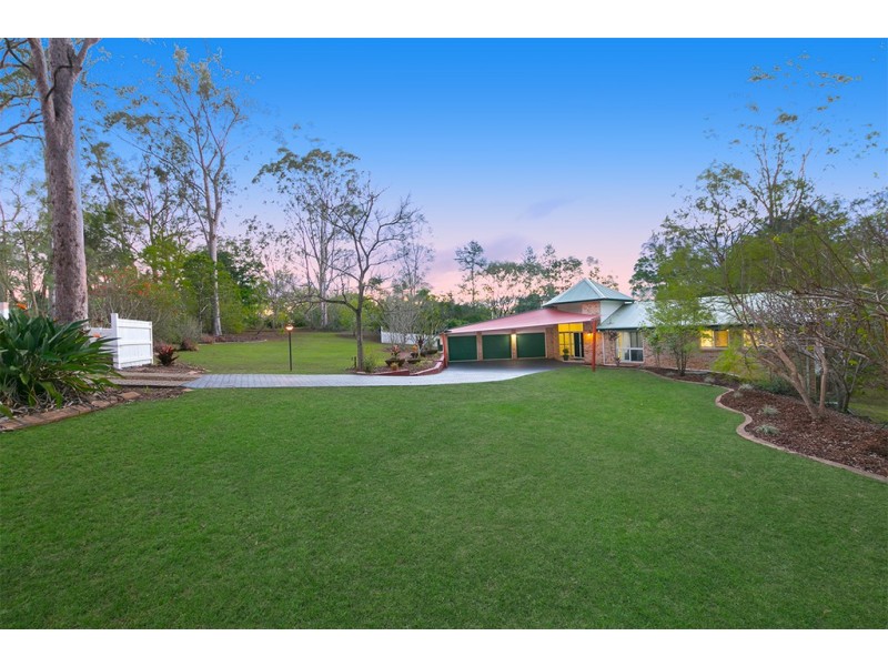 327 Pinjarra Road, Pinjarra Hills QLD 4069