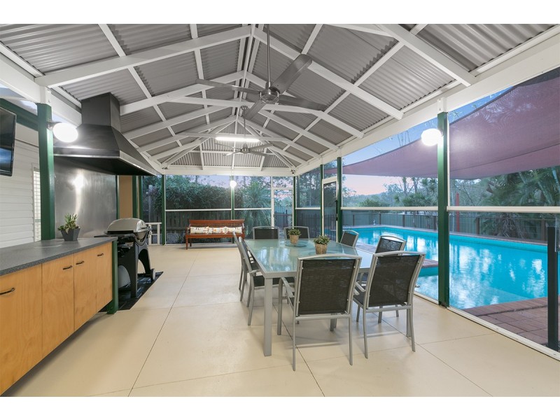 327 Pinjarra Road, Pinjarra Hills QLD 4069