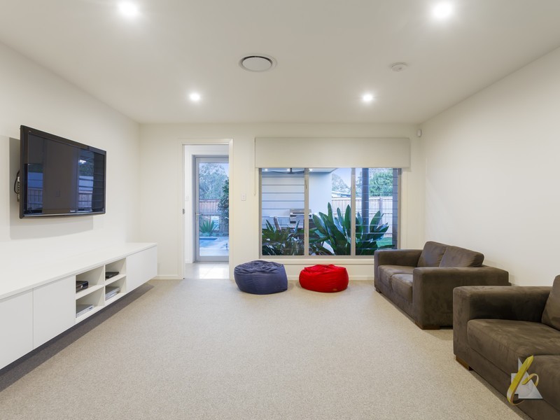 7 Agnes Place, Fig Tree Pocket QLD 4069