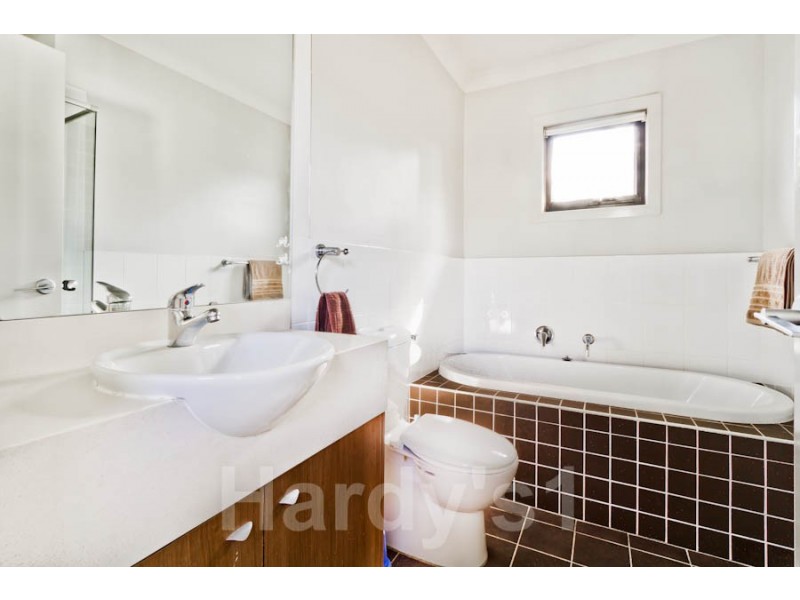 1 Shearwater Drive, Warriewood NSW 2102