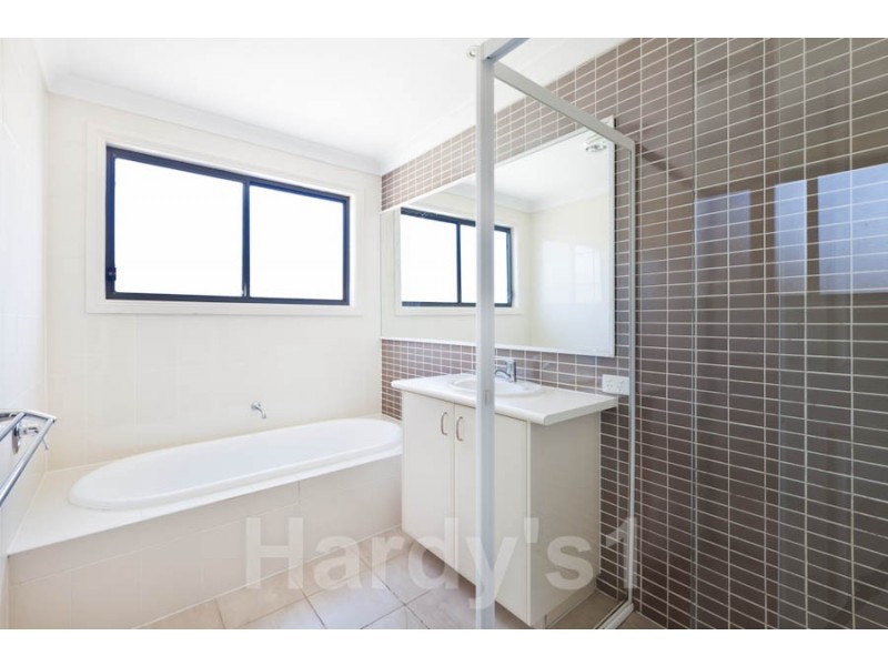 40 Valley View Circuit, Warriewood NSW 2102