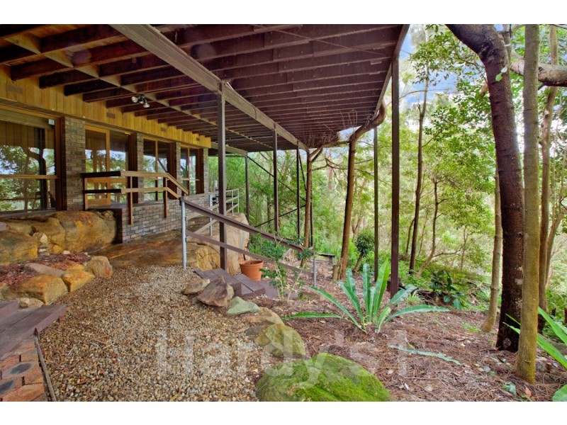 2 Pembroke Ave, Turramurra NSW 2074