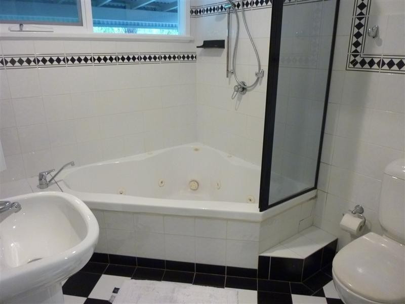 219 South Creek Road, Wheeler Heights NSW 2097