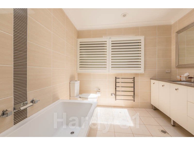 17 Corniche Rd, Church Point NSW 2105