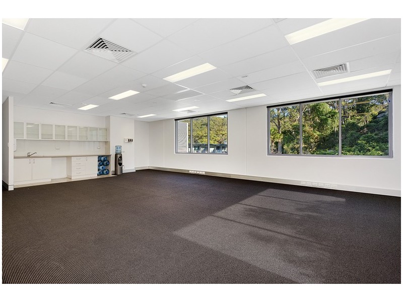 6 Jubilee Av, Warriewood NSW 2102