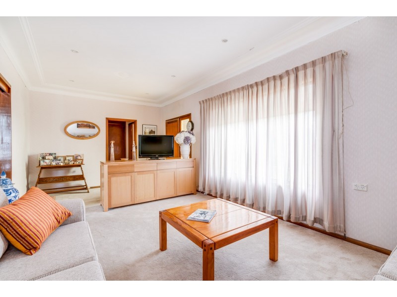 52 Karingal Crescent, Frenchs Forest NSW 2086