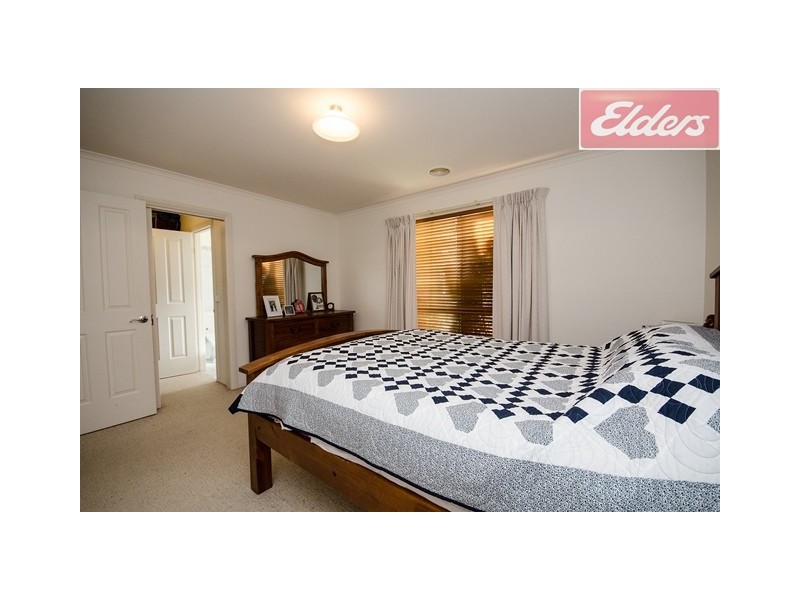 38 Barton Drive, Wodonga VIC 3690