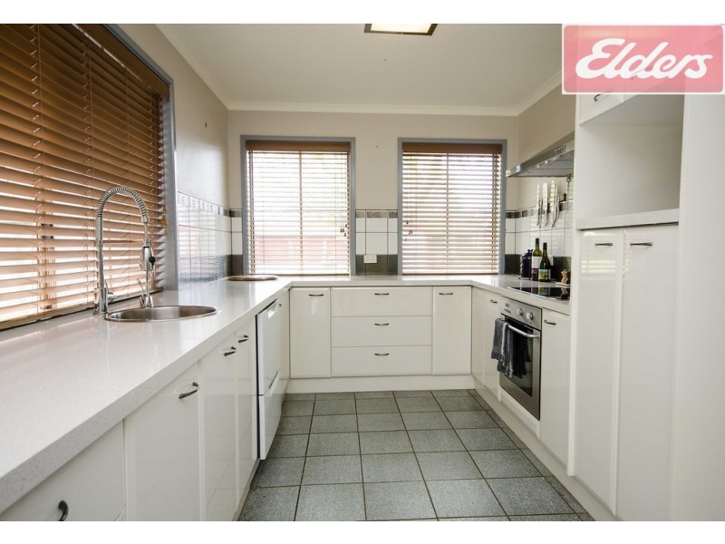 2/2 Saville Avenue, Lavington NSW 2641