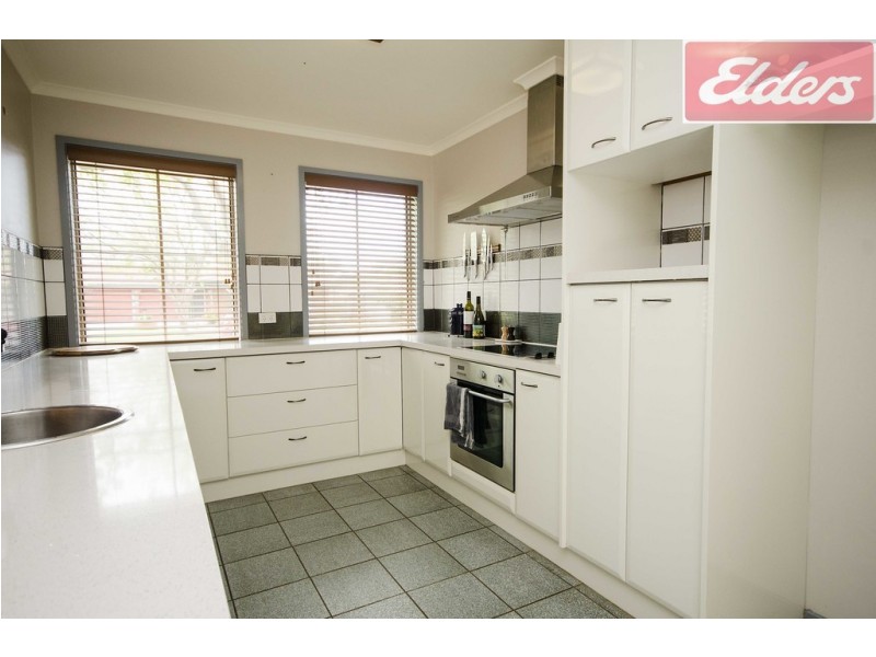 2/2 Saville Avenue, Lavington NSW 2641