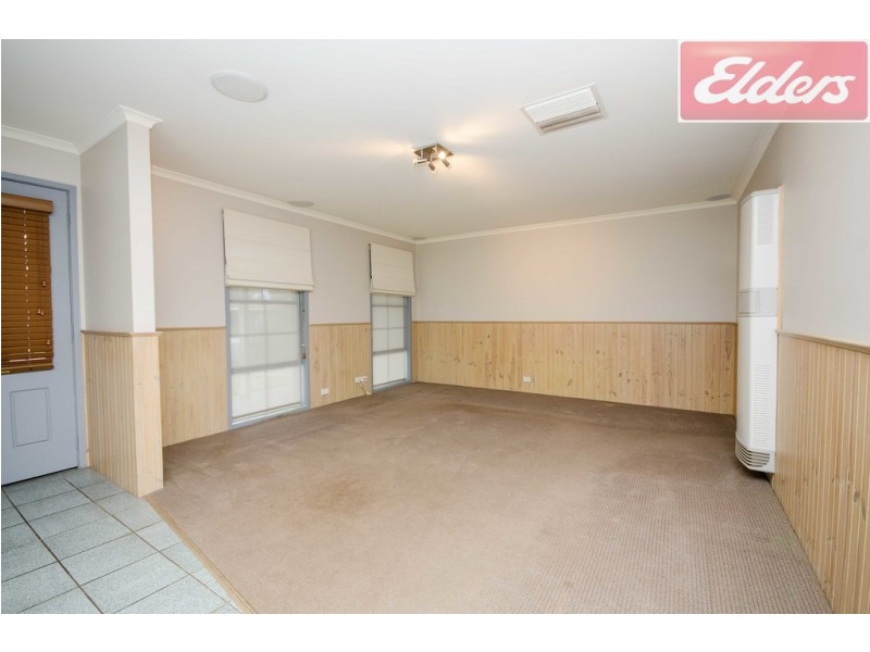 2/2 Saville Avenue, Lavington NSW 2641