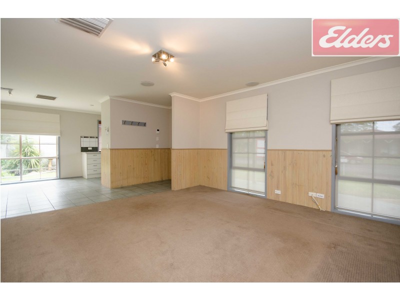 2/2 Saville Avenue, Lavington NSW 2641