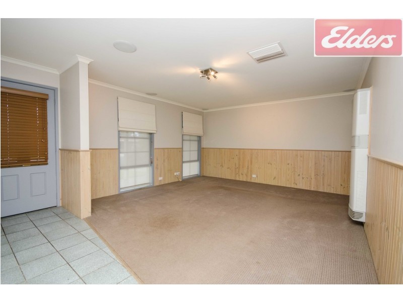 2/2 Saville Avenue, Lavington NSW 2641