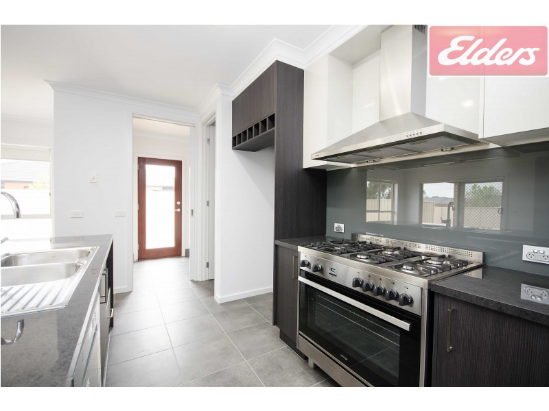 52 Victoria Cross Parade, Wodonga VIC 3690