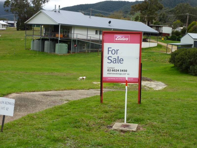 12 Cross Avenue, Dartmouth VIC 3701