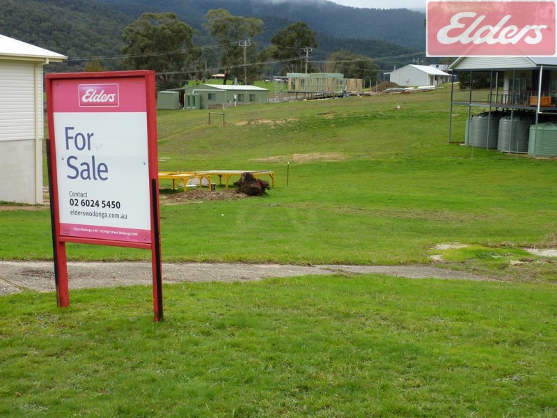 12 Cross Avenue, Dartmouth VIC 3701