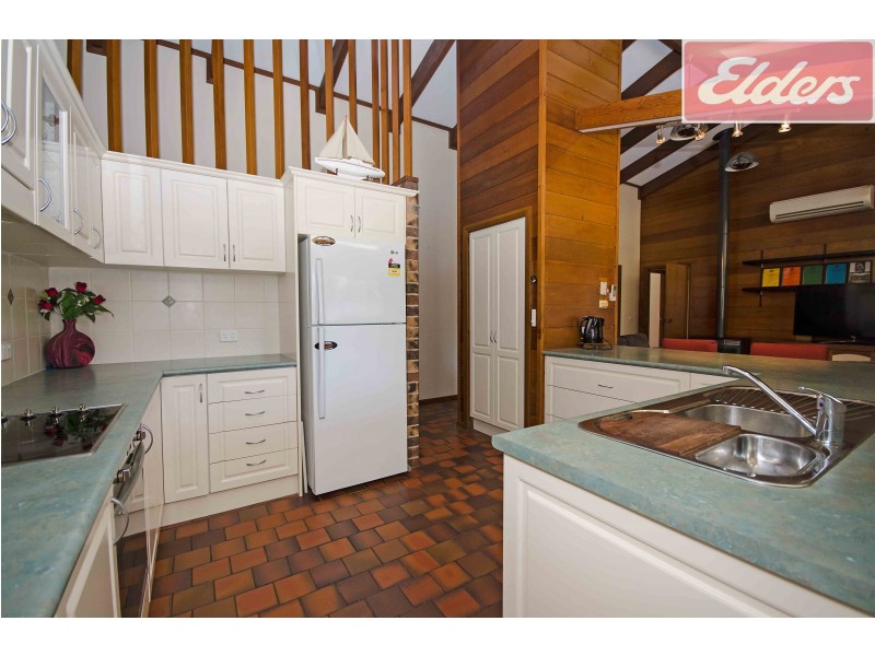 326 Mark Crescent, Lavington NSW 2641