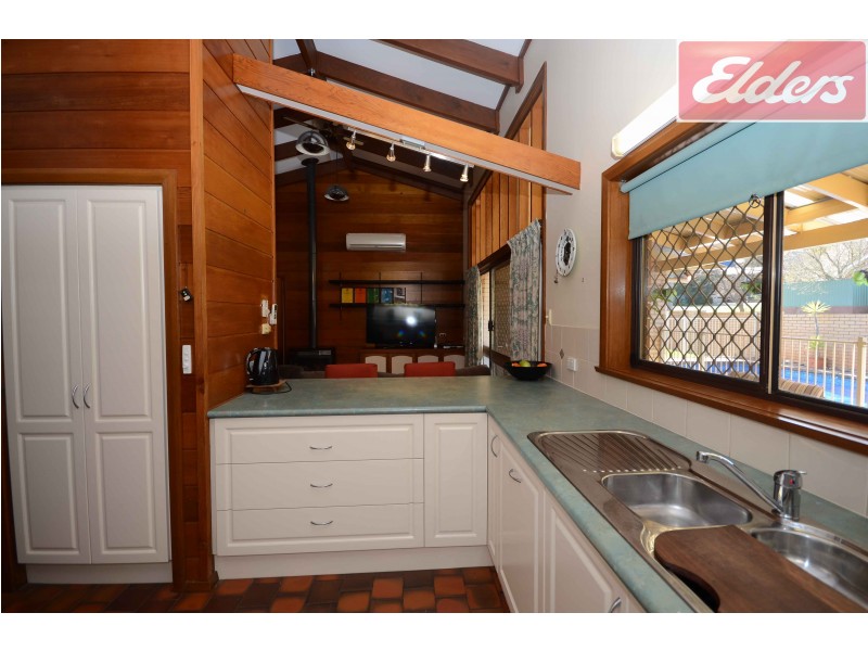 326 Mark Crescent, Lavington NSW 2641