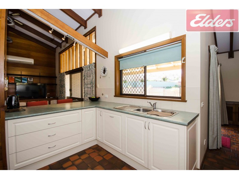 326 Mark Crescent, Lavington NSW 2641