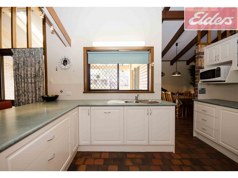 326 Mark Crescent, Lavington NSW 2641