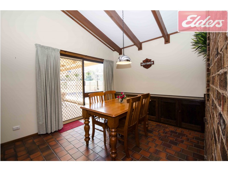 326 Mark Crescent, Lavington NSW 2641