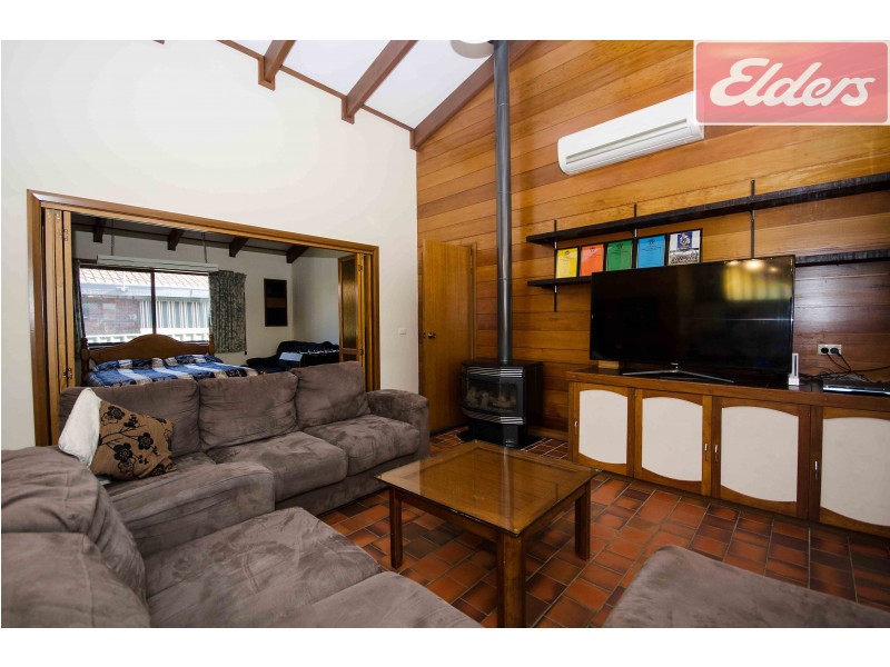 326 Mark Crescent, Lavington NSW 2641