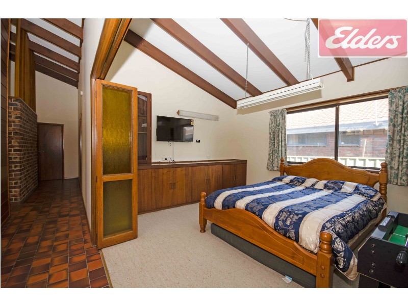 326 Mark Crescent, Lavington NSW 2641