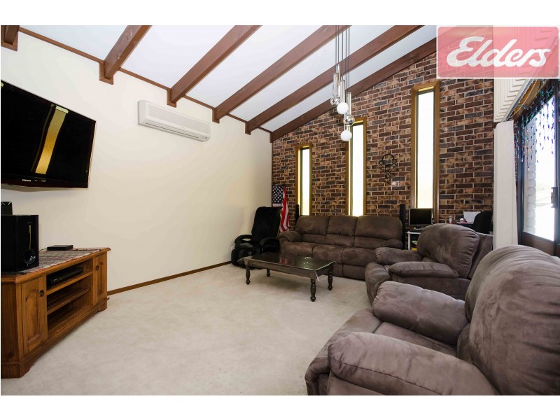 326 Mark Crescent, Lavington NSW 2641