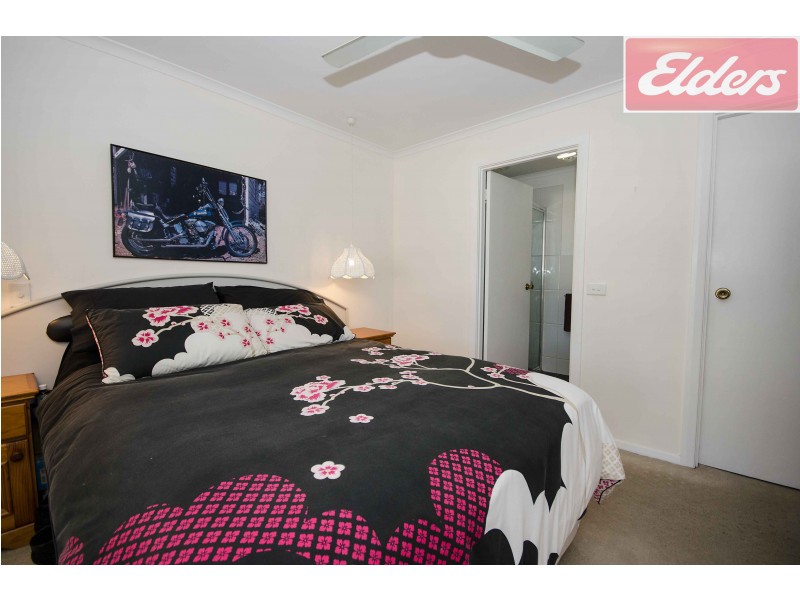 326 Mark Crescent, Lavington NSW 2641