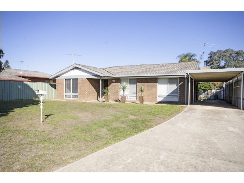 42 McMaster Avenue, Lavington NSW 2641