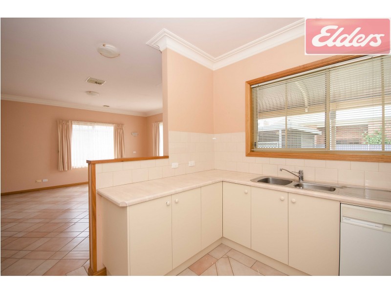 2/451 Macauley Street, Albury NSW 2640