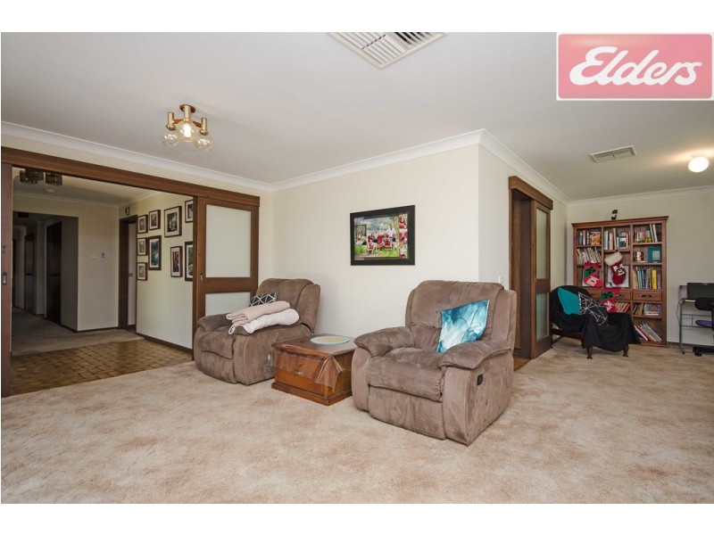 562 Roach Street, Lavington NSW 2641