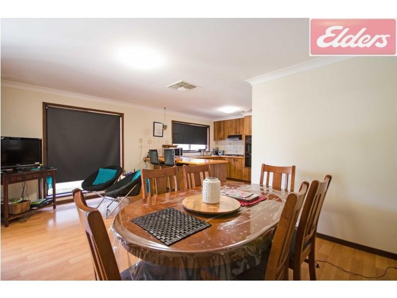 562 Roach Street, Lavington NSW 2641