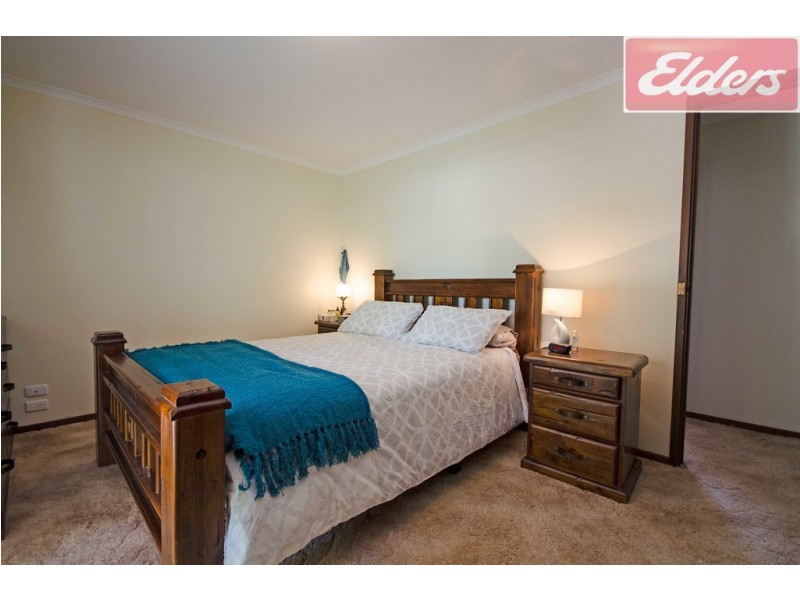 562 Roach Street, Lavington NSW 2641