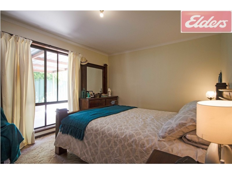 562 Roach Street, Lavington NSW 2641
