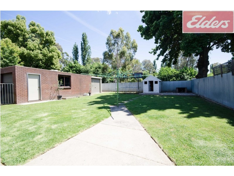 562 Roach Street, Lavington NSW 2641