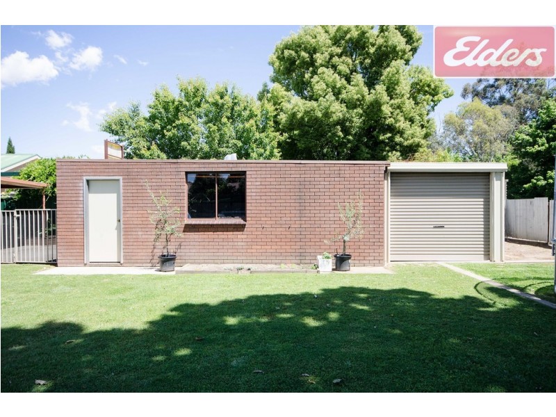 562 Roach Street, Lavington NSW 2641