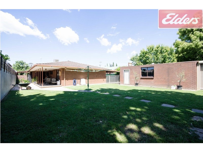 562 Roach Street, Lavington NSW 2641