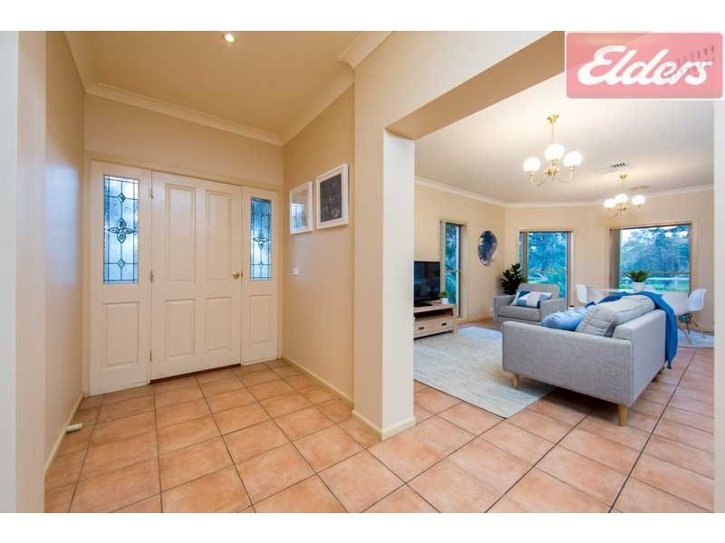 8 Oatlands Fairway, Wodonga VIC 3690